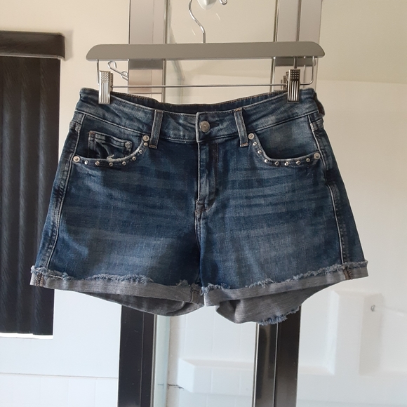 H&M denim distressed studded shorts - Picture 4 of 6